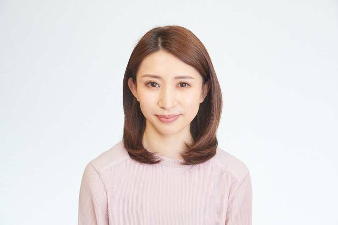 分け目部分がぺたんとしている女性