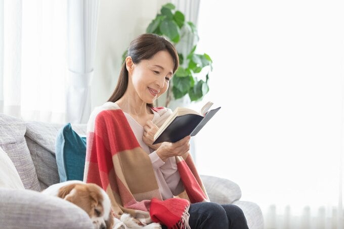 ひとりの時間を楽しむ女性