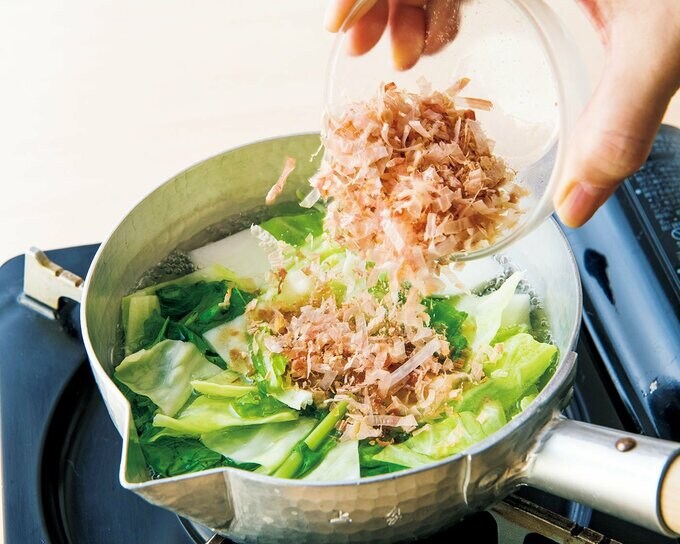 みそ汁とカツオ節