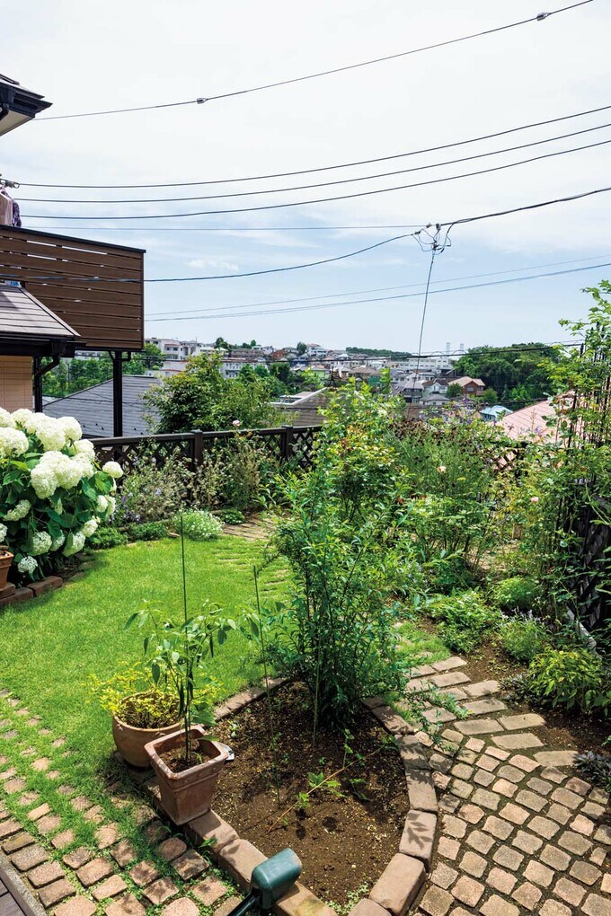 庭からは横浜の街が一望できる