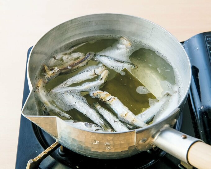 にぼしと昆布と鍋