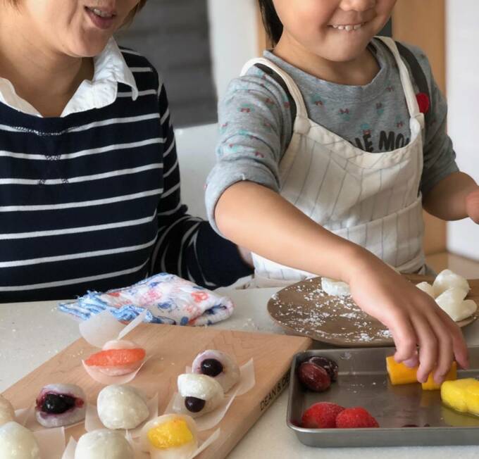 トッピングに好きなフルーツを選んで挟む