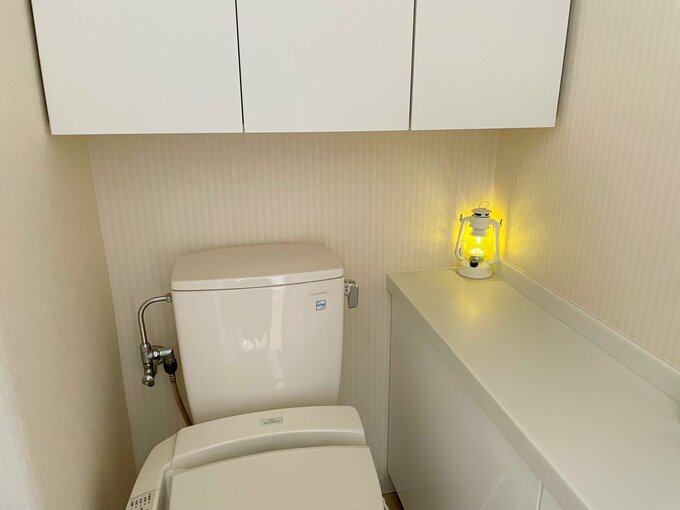 トイレに置いたハンディタイプの照明