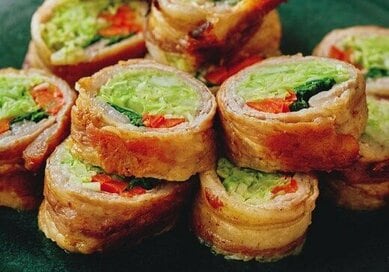 華やかでお弁当にもぴったりな「肉巻き」。野菜たっぷりで食べごたえバツグン