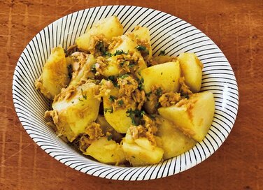 ジャガイモとツナのカレー風味つまみ。ビールの最強のお供に