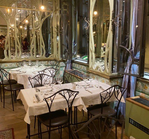 フランス、レストランの店内