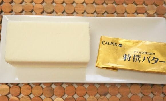 真っ白なビジュアル