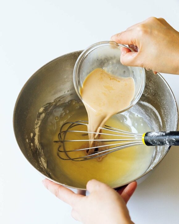 紅茶液を入れる