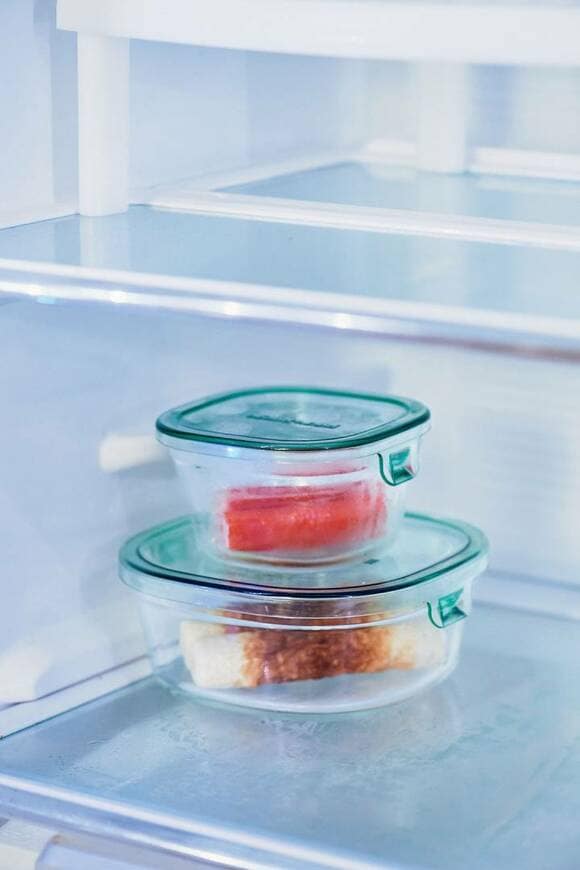 保存容器に入った食材