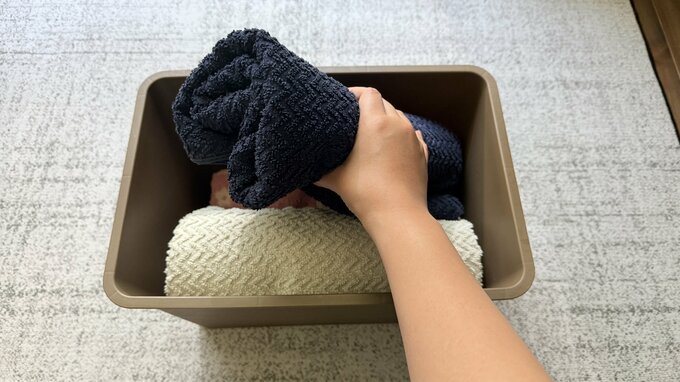 タオルを収納している様子