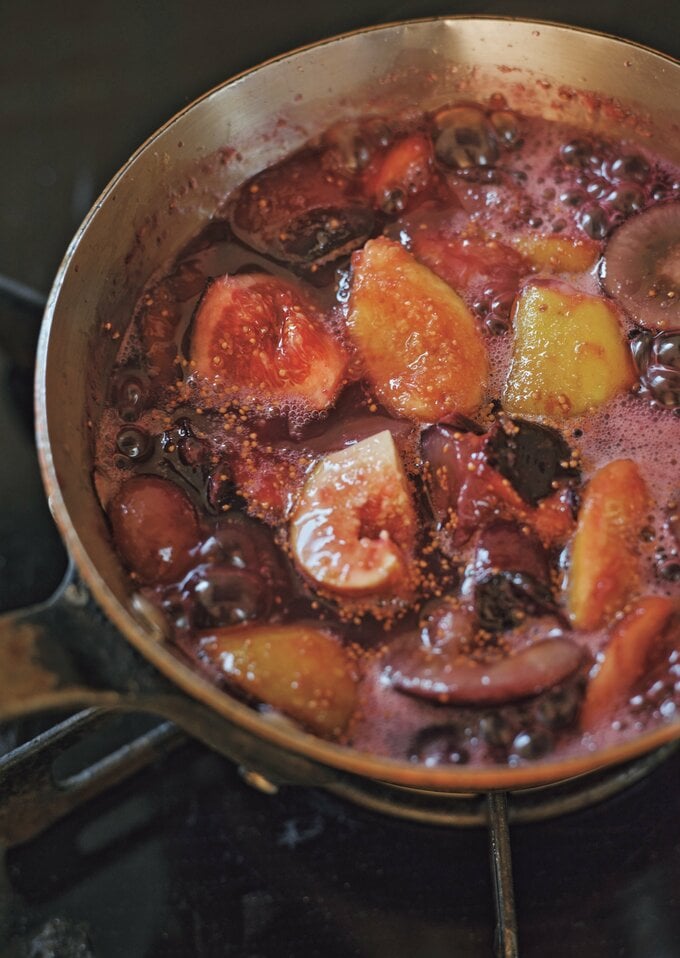 ジャムを煮詰めているところ