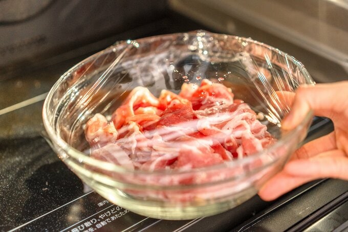 豚肉をレンジにチンする