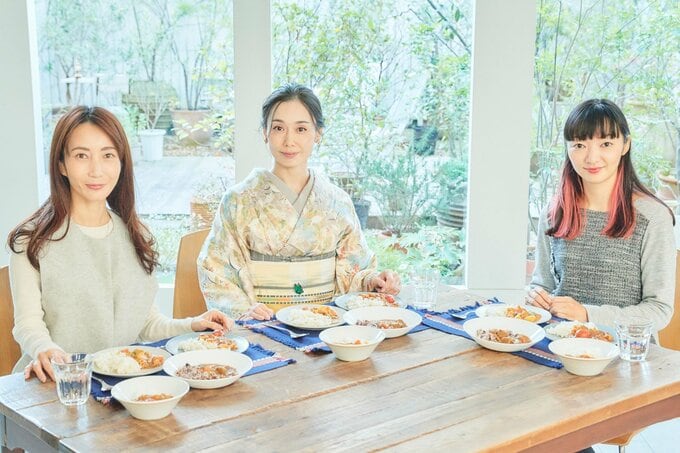 女性3人