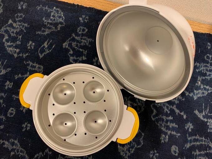 容器のフタをあけた状態