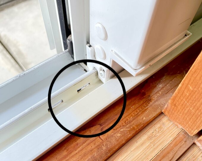 サッシの日やけ跡