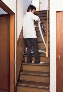 階段の掃除は下から上へ
