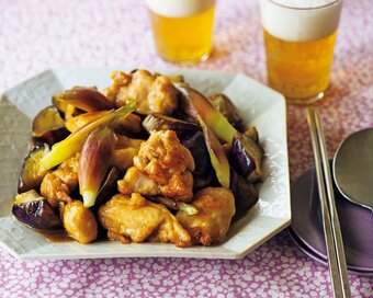 鶏モモとナスの甘辛炒め。ご飯にもお酒にも合うラクうまレシピ