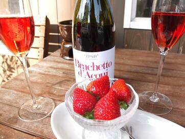 チョコレートにはあえて甘い赤ワインを！ソムリエの選び方