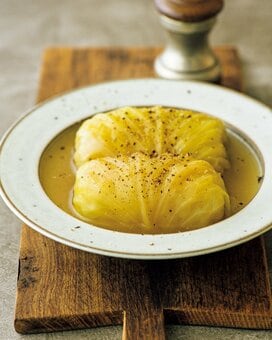 ひたすら煮るやわらかロールキャベツ。藤井恵さんがつくり続けるごちそうレシピ