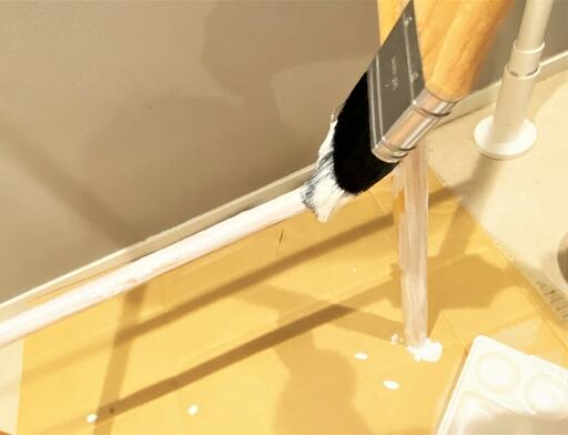 刷毛で調子をつけながらゆっくりペイント