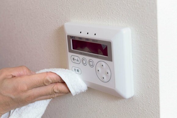 スイッチは水ぶきしてからからぶきする