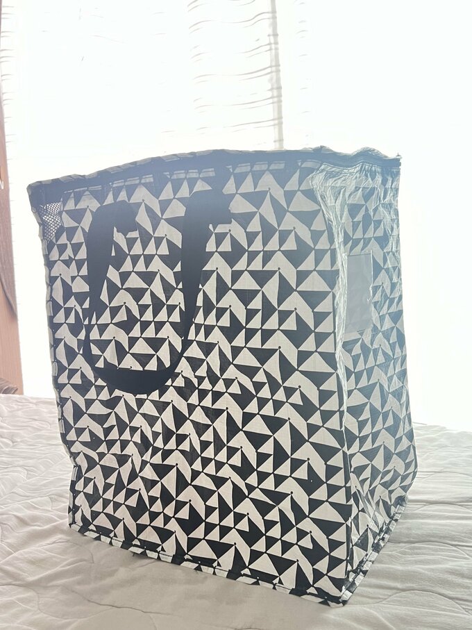 荷物が増えたときのために、IKEAの収納バッグを常備