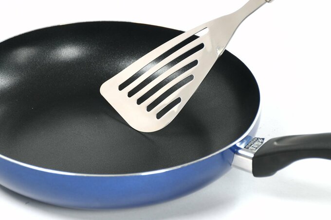 フッ素樹脂加工フライパンのNGな使い方を紹介します（画像提供：パール金属株式会社）