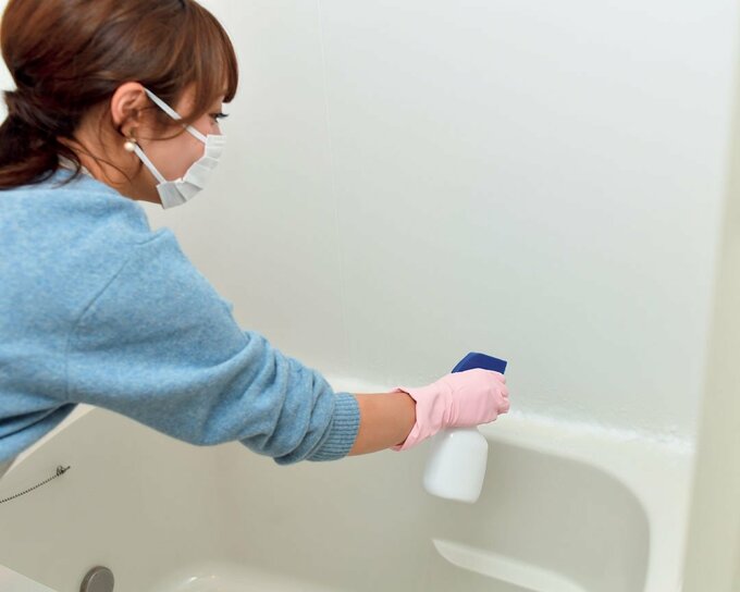 作業をしている女性