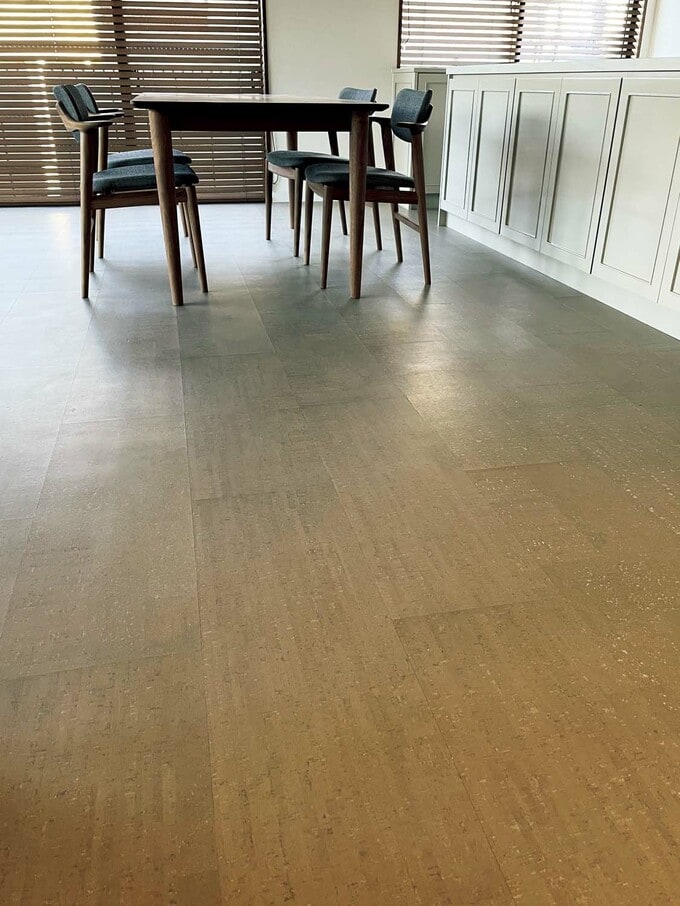 コルクフローリング