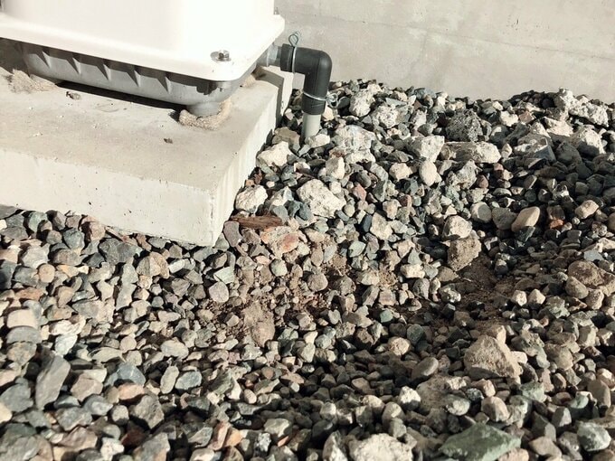 浄化槽ブロアー回りの砂利