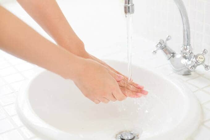 手洗いをする様子