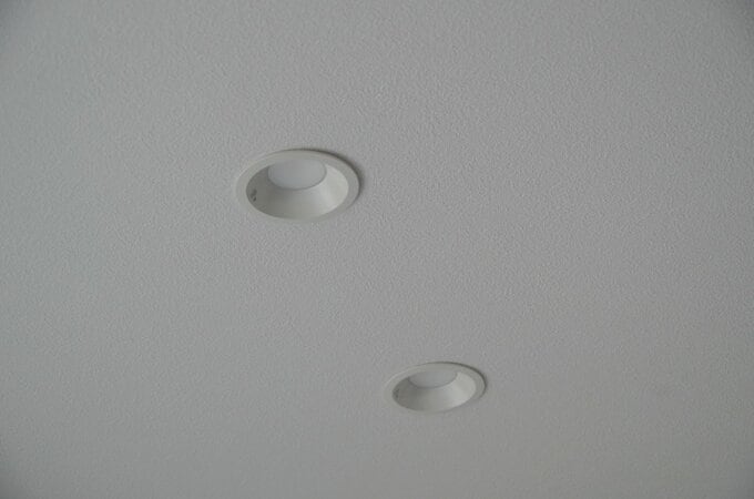 天井埋め込みのダウンライト