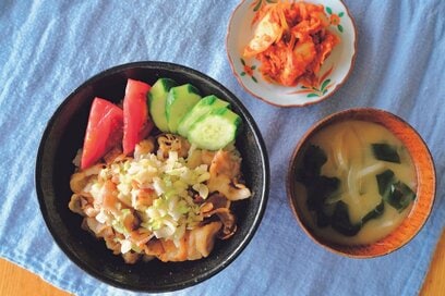 彩り豊かなネギ塩ダレの豚丼の定食。時間がない日に大助かり