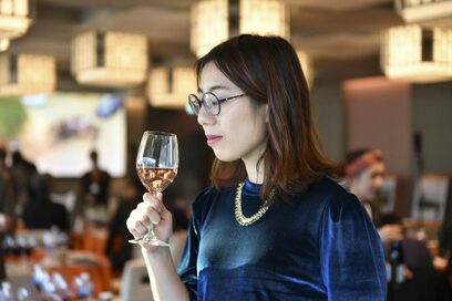 「ボジョレーをあけよう！」を合言葉に、大人女子っぽいロマンチックな夜を