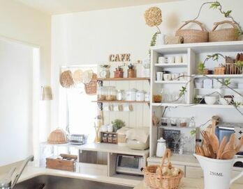 100円ショップのカゴで生活感をかわいく隠す！ワンランク上の収納＆インテリアアイデア