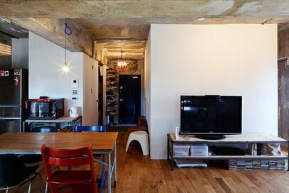 コンクリート現しに憧れ、マンションリノベ。騒音、断熱性…10年暮らした感想