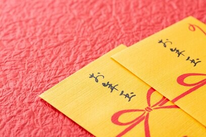 267人に聞いた「お年玉」の金額。小学生・中学生・高校生にはいくら渡す？