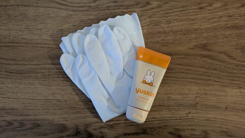 アラフィフの手の乾燥には、定番ハンドクリームとゴム手袋でダブル対策！