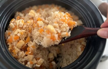 「油揚げとニンジン、ショウガの炊き込みご飯」のつくり方。シンプルなおいしさに感動