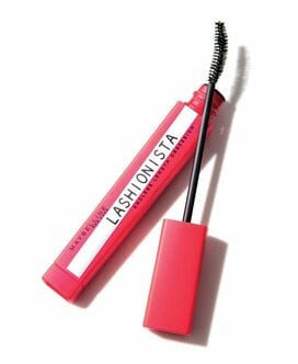 肌の透明感がアップする感動のマスカラ。1日じゅうまつ毛も上向きに