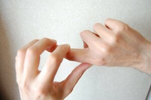 小指側の横を10秒押す