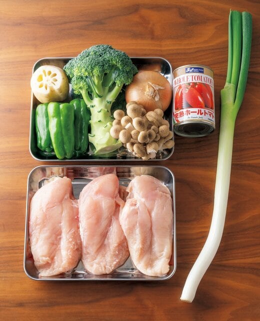 テーブルの上に並べられた食材