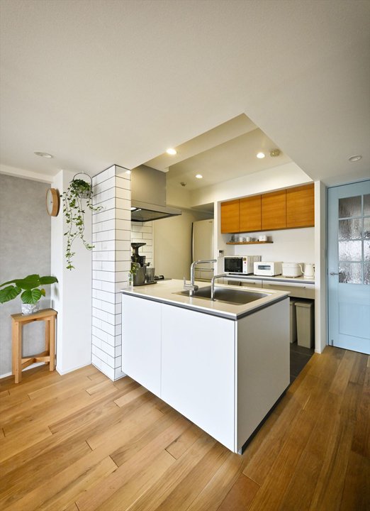 子どもを見守れるオープンなキッチン