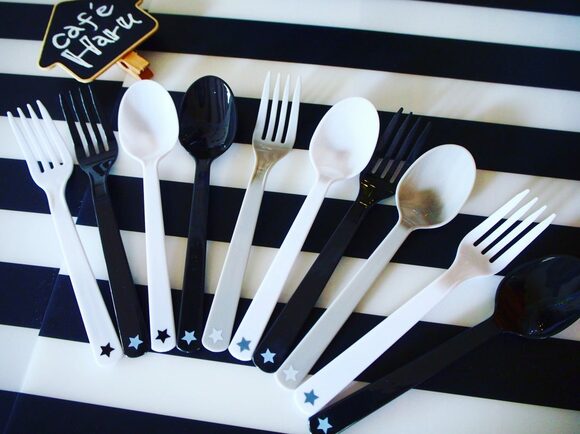 おしゃれなプラスチック製カトラリーもスプーンとフォークがそれぞれ5本入って108円