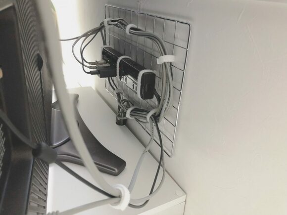 注意したいのは、コードをきつく留めすぎないこと