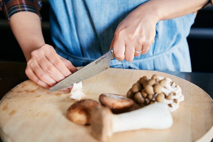 食材を切る様子