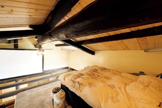 山小屋のような雰囲気のロフト