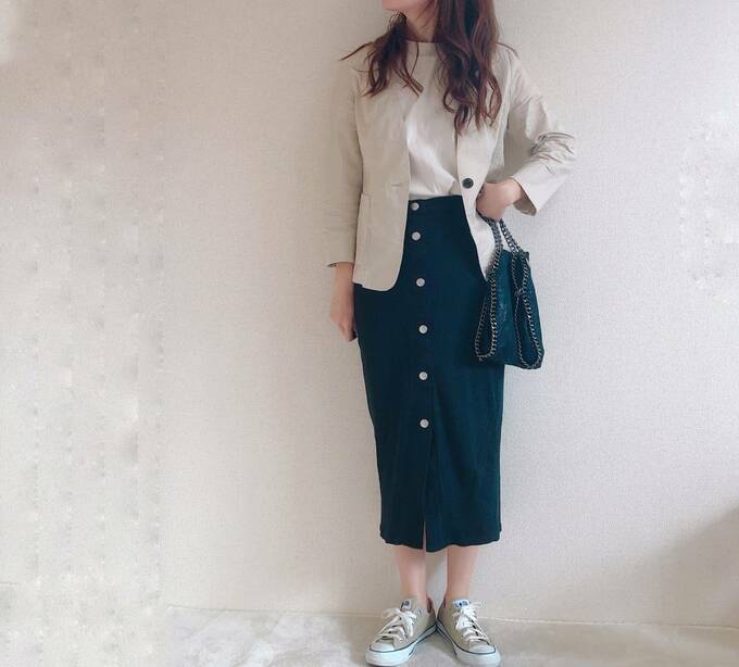 リブ素材ボトムに合わせるのも今年らしくておすすめ