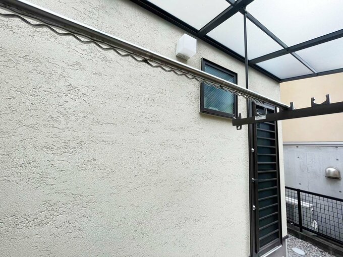 勝手口の外にある物干し場