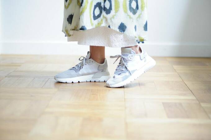 なじませ役のグレーと白のコンビ